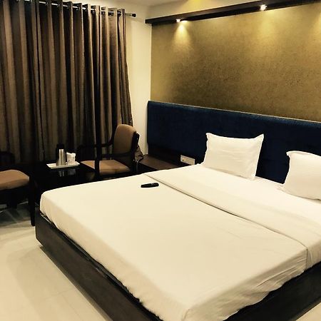 Hotel Comfort Bharuch Exterior foto