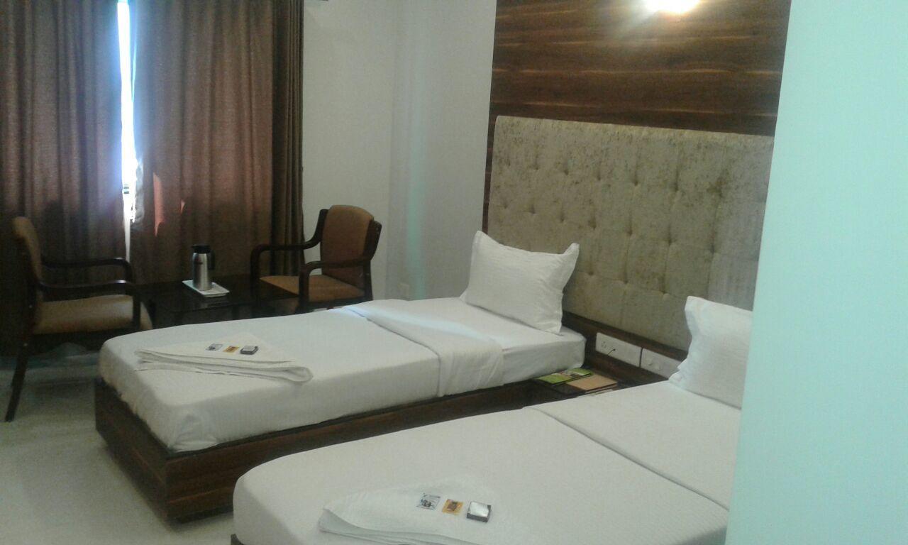 Hotel Comfort Bharuch Exterior foto