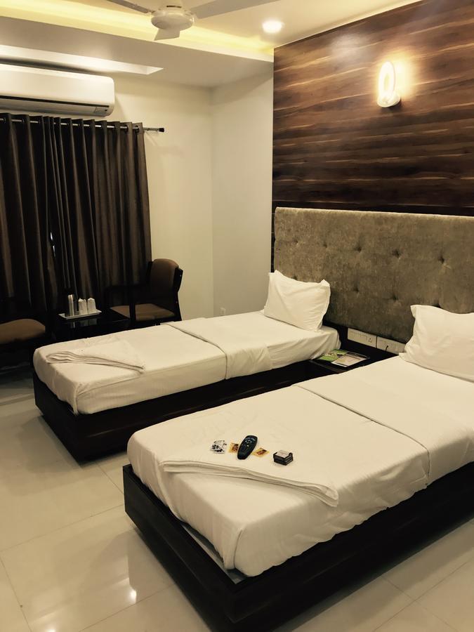 Hotel Comfort Bharuch Exterior foto