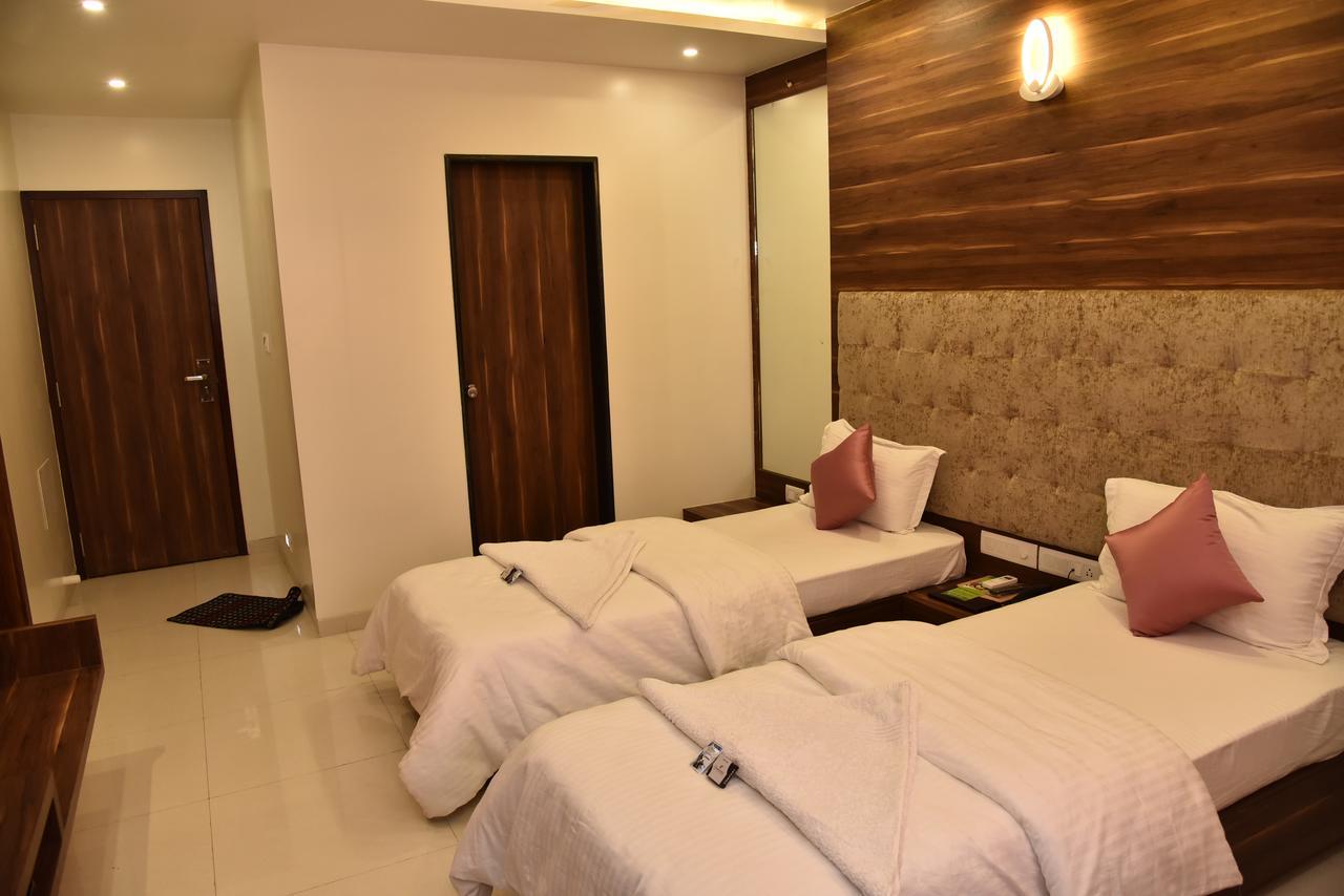 Hotel Comfort Bharuch Exterior foto