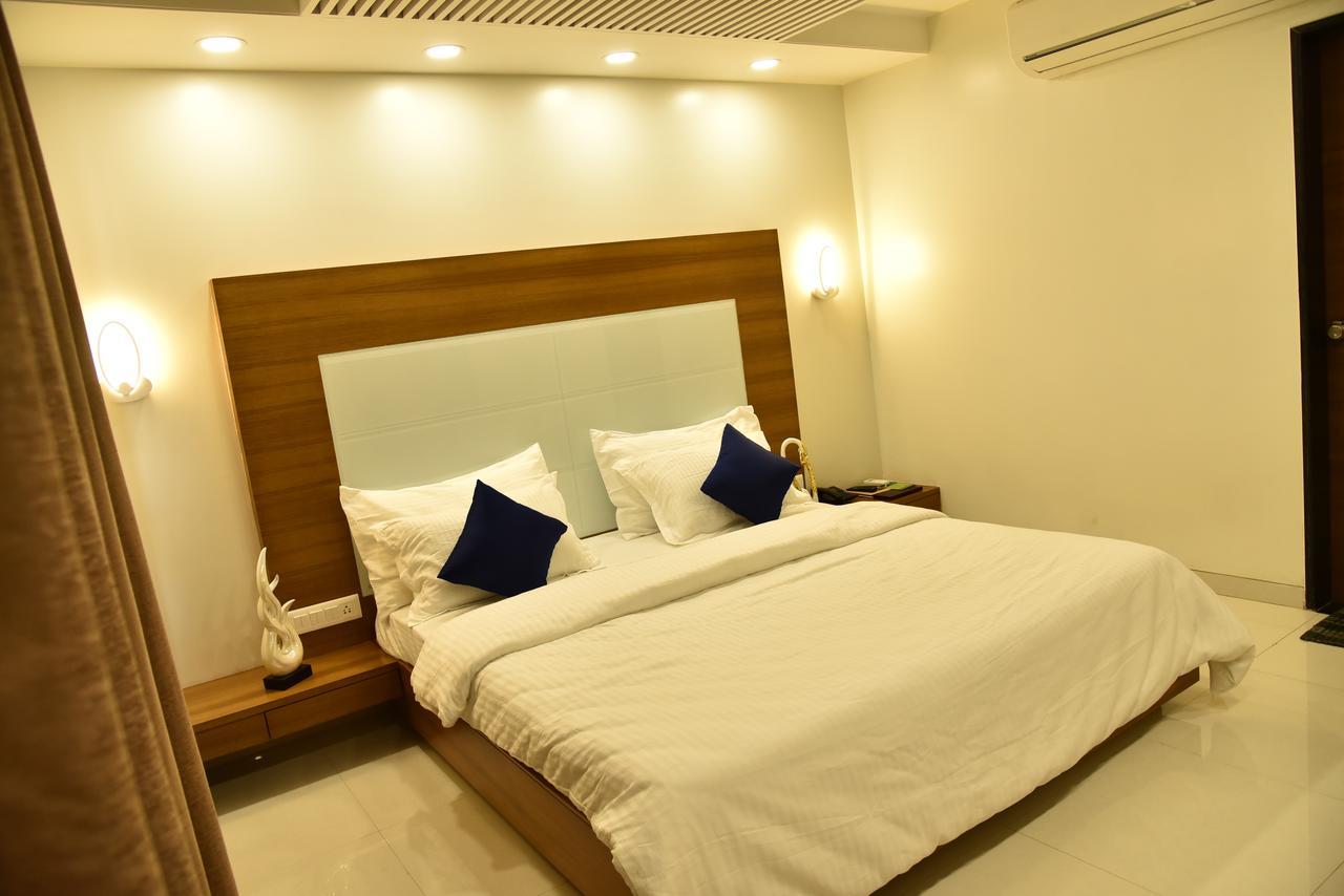 Hotel Comfort Bharuch Exterior foto